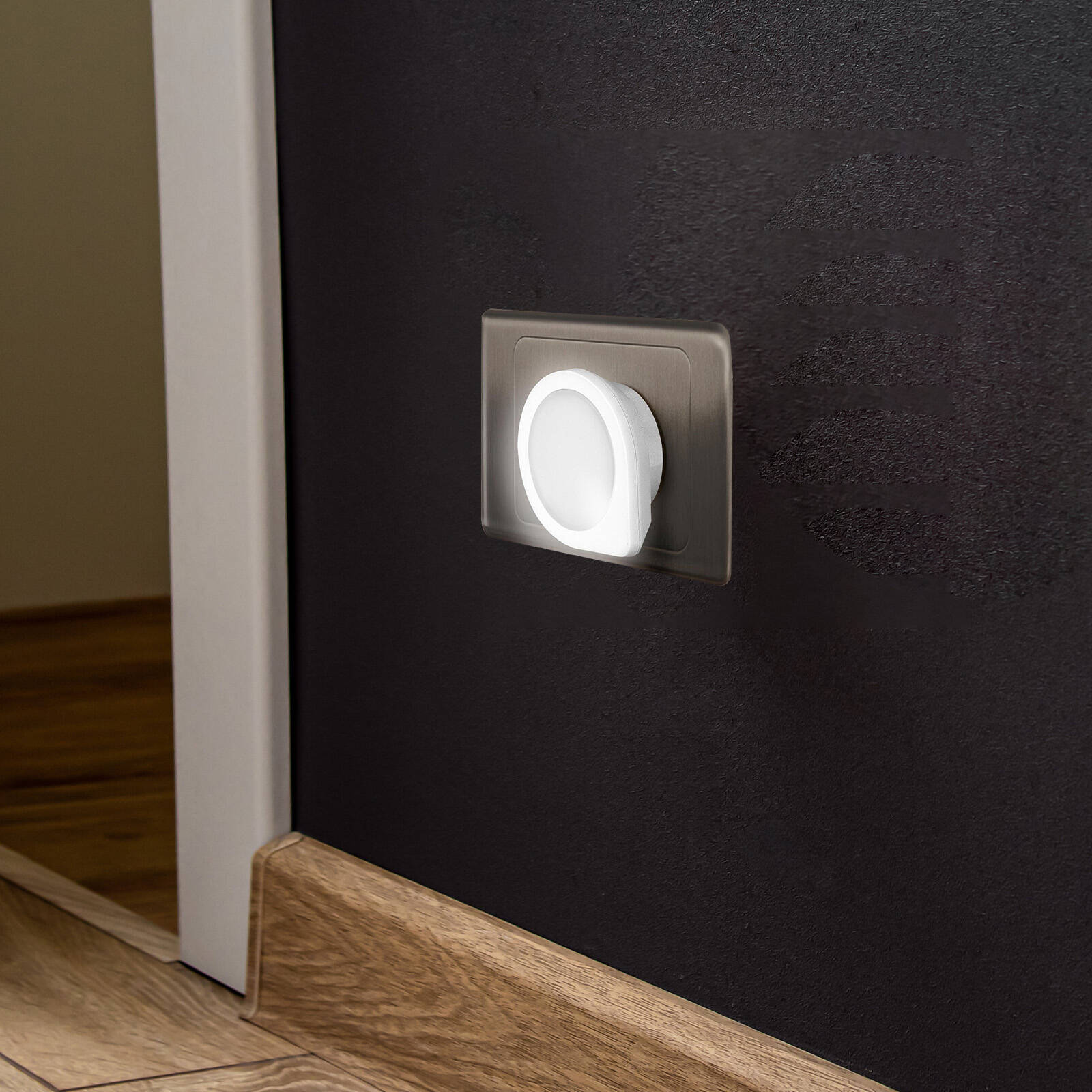 Arlec Mini Q-Shaped Auto Night Light Twin Pack White 4W Dusk to Dawn Sensor