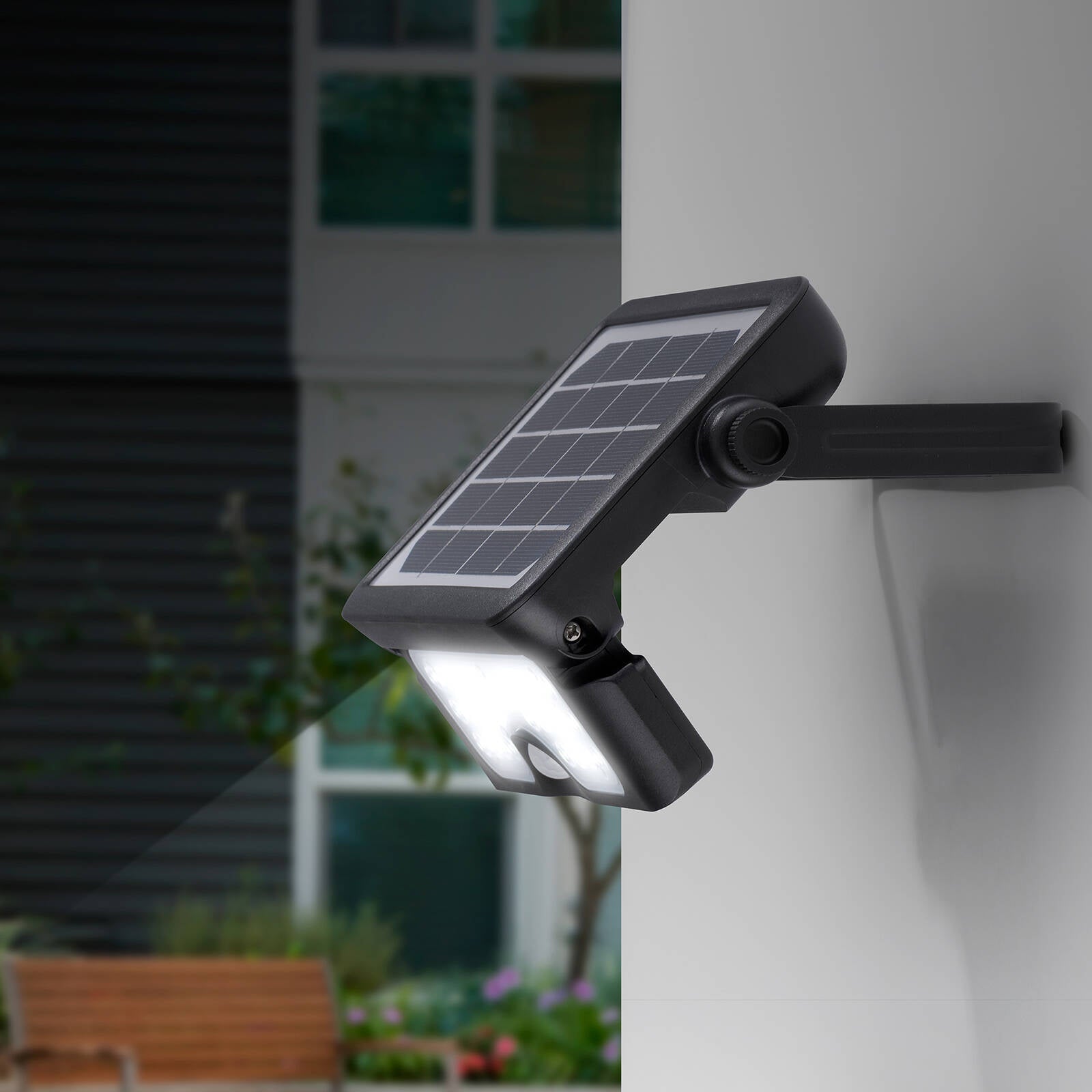 Arlec 7W Black Solar Powered Sensor LED Floodlight 800lm LVS937BK