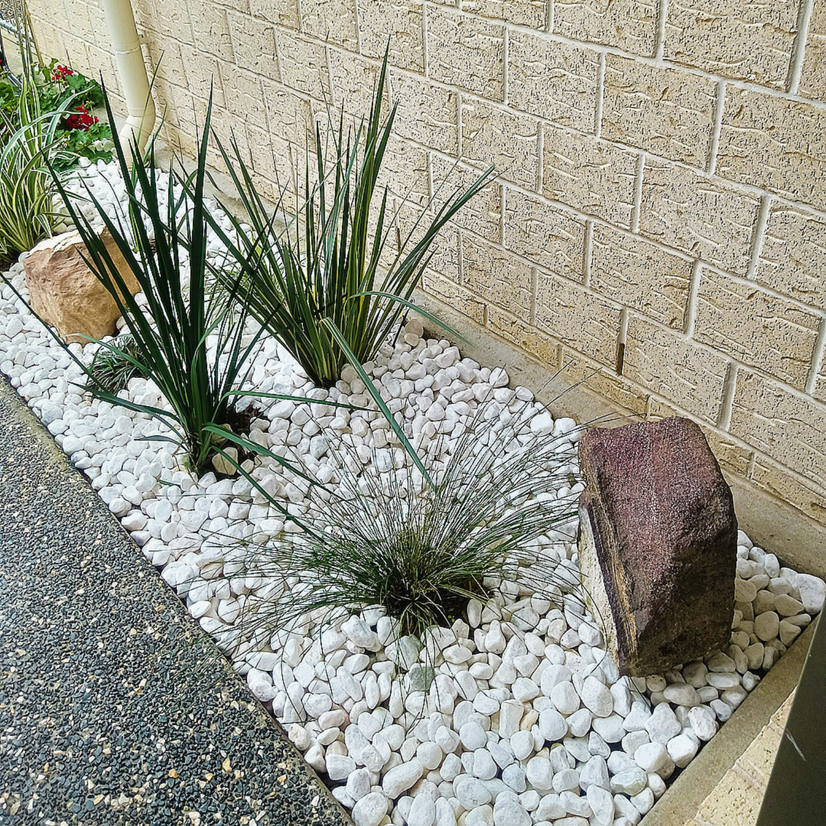 Jack Bright White Decorative Pebble 35-50mm Garden Edging Mulch - SuperSaverAU - view 5