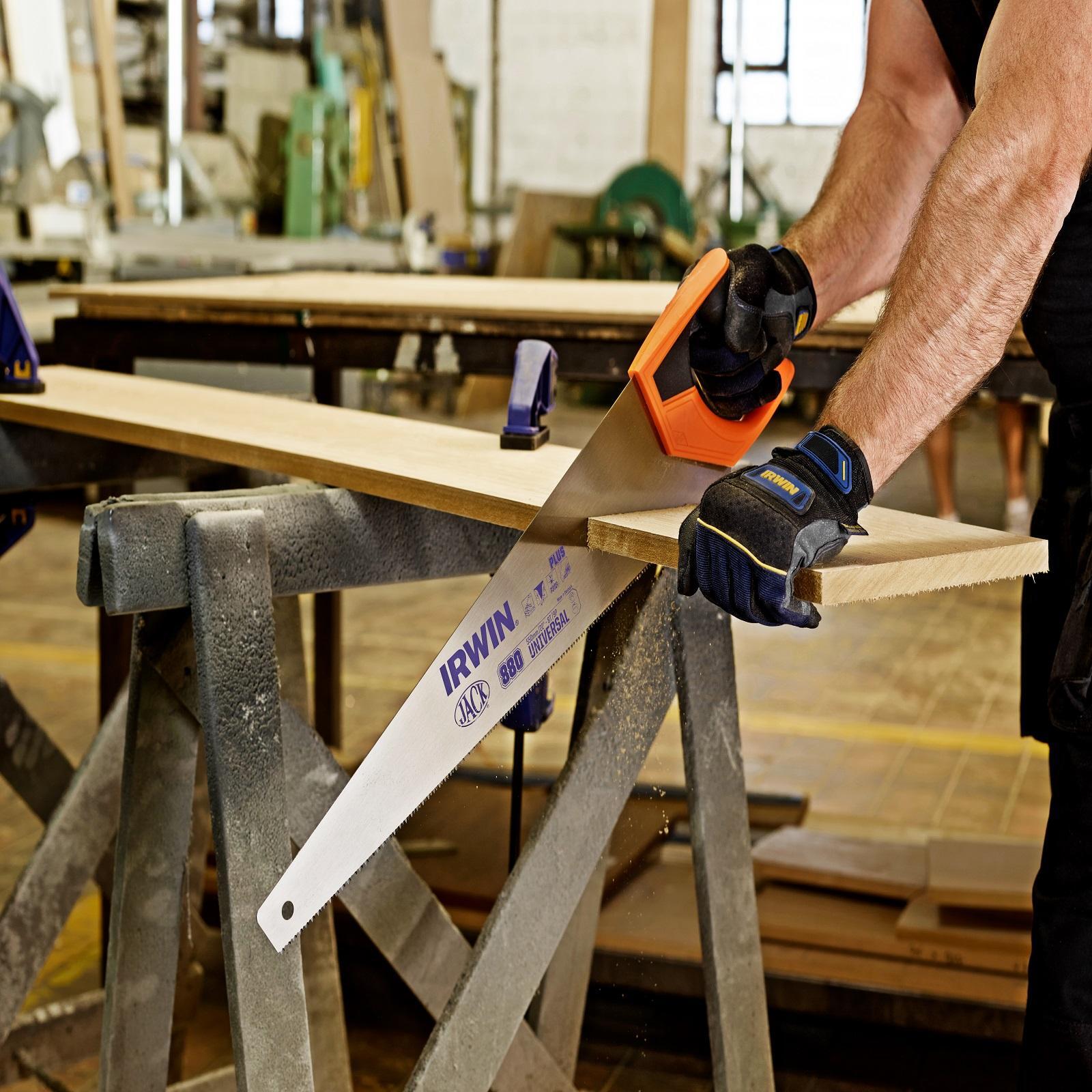 IRWIN Plus 880 Universal Handsaw 8 TPI Black Timber Cutting