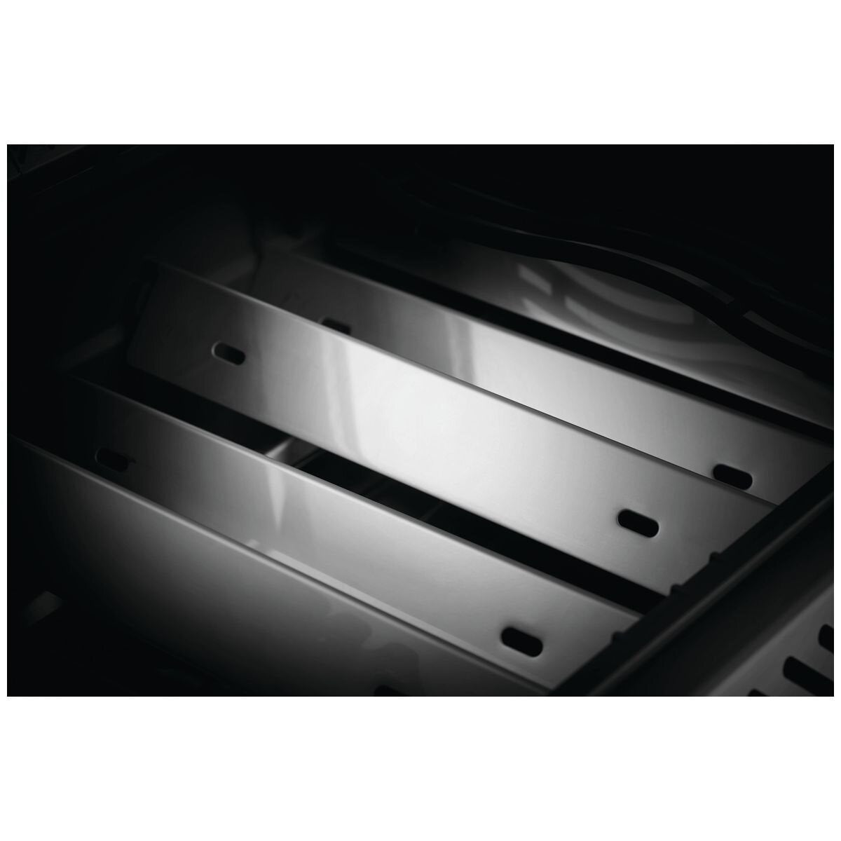 Napoleon Rogue XT 625 LPG 5 Burner BBQ - Black - Infrared Side Burner - RXT625SIBPK-1-AU