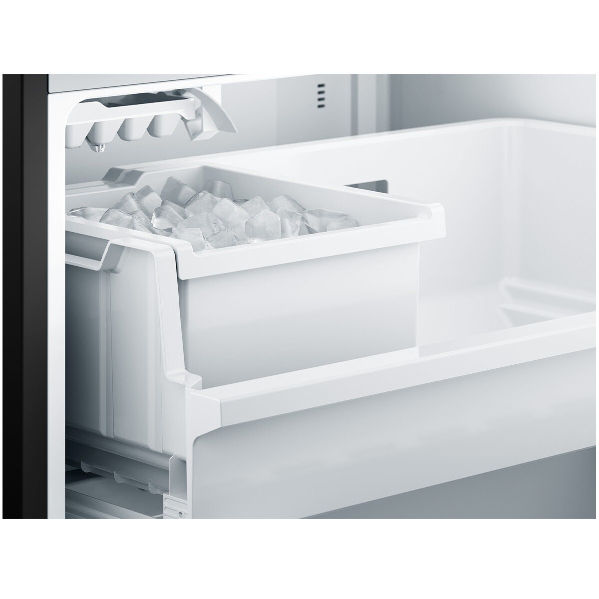 Westinghouse 565L French Door Fridge - Silver, Water Dispenser, Automatic Ice Maker - WHE5650SD