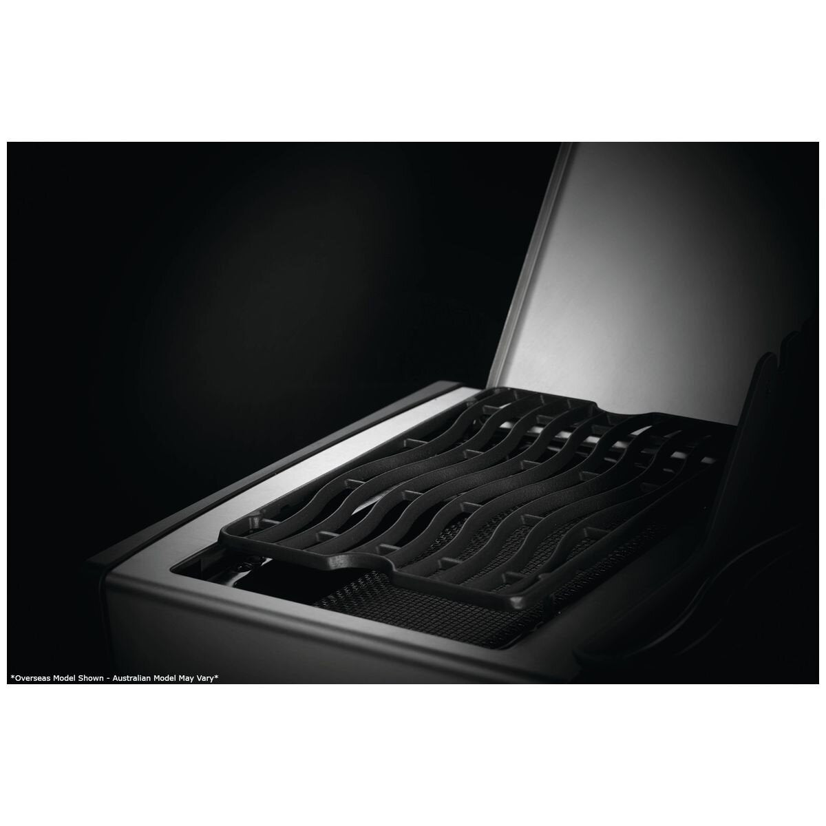 Napoleon Rogue XT 525 Natural Gas 4 Burner BBQ - Black - Infrared Side Burner - RXT525SIBNK-1-AU