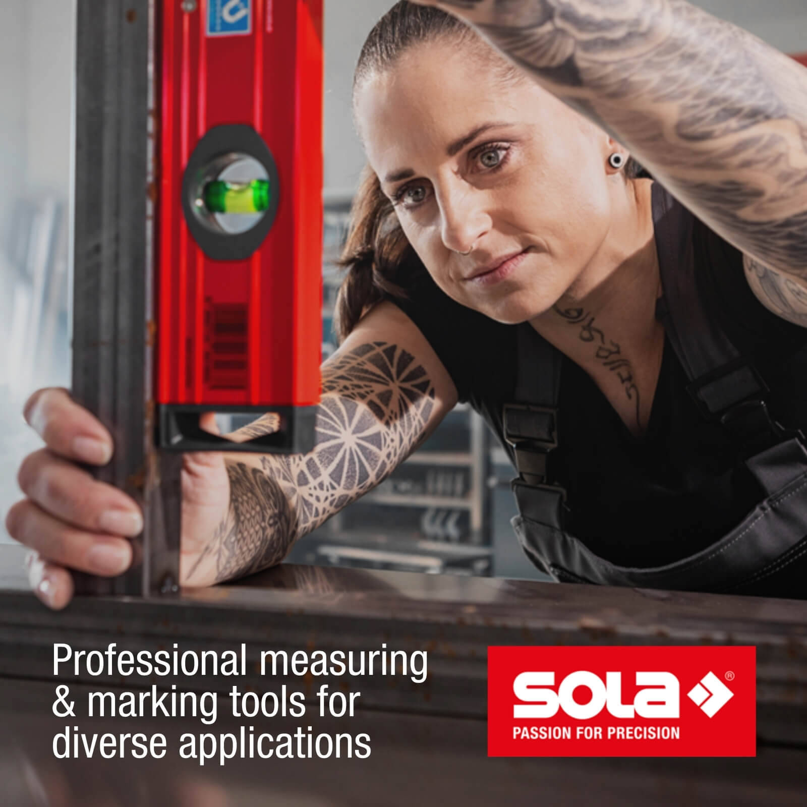Sola 80cm Red Aluminium Spirit Level 3 Patented Vials Waterproof