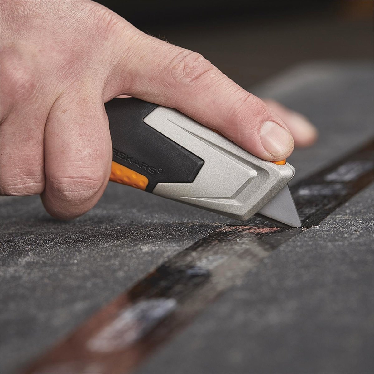 Fiskars Pro CarbonMax 60mm Steel Retractable Utility Knife
