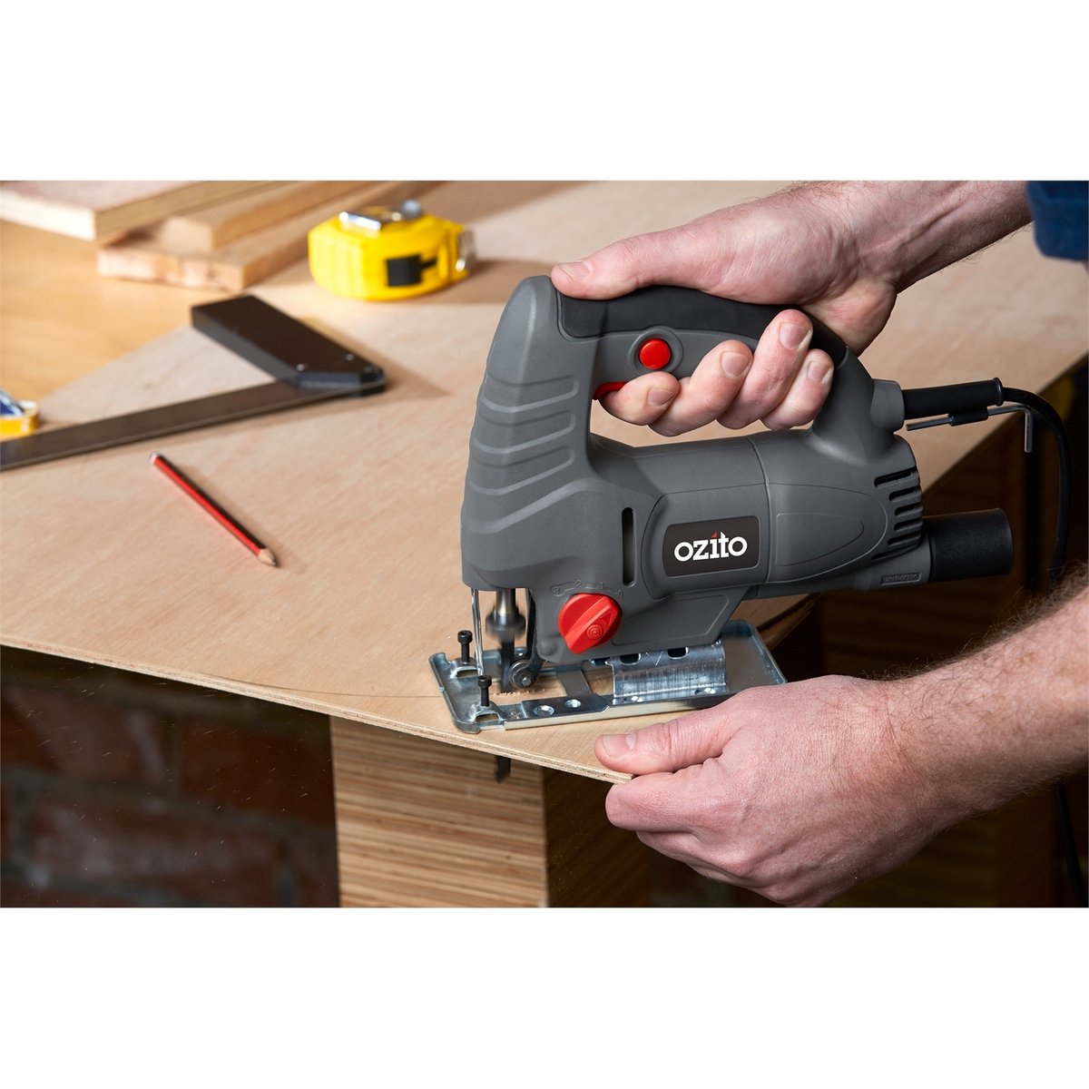 Ozito 680W Pendulum Jigsaw JSW-6800, 3 Blades, 45 Degree Bevel, 3100 SPM, Variable Speed