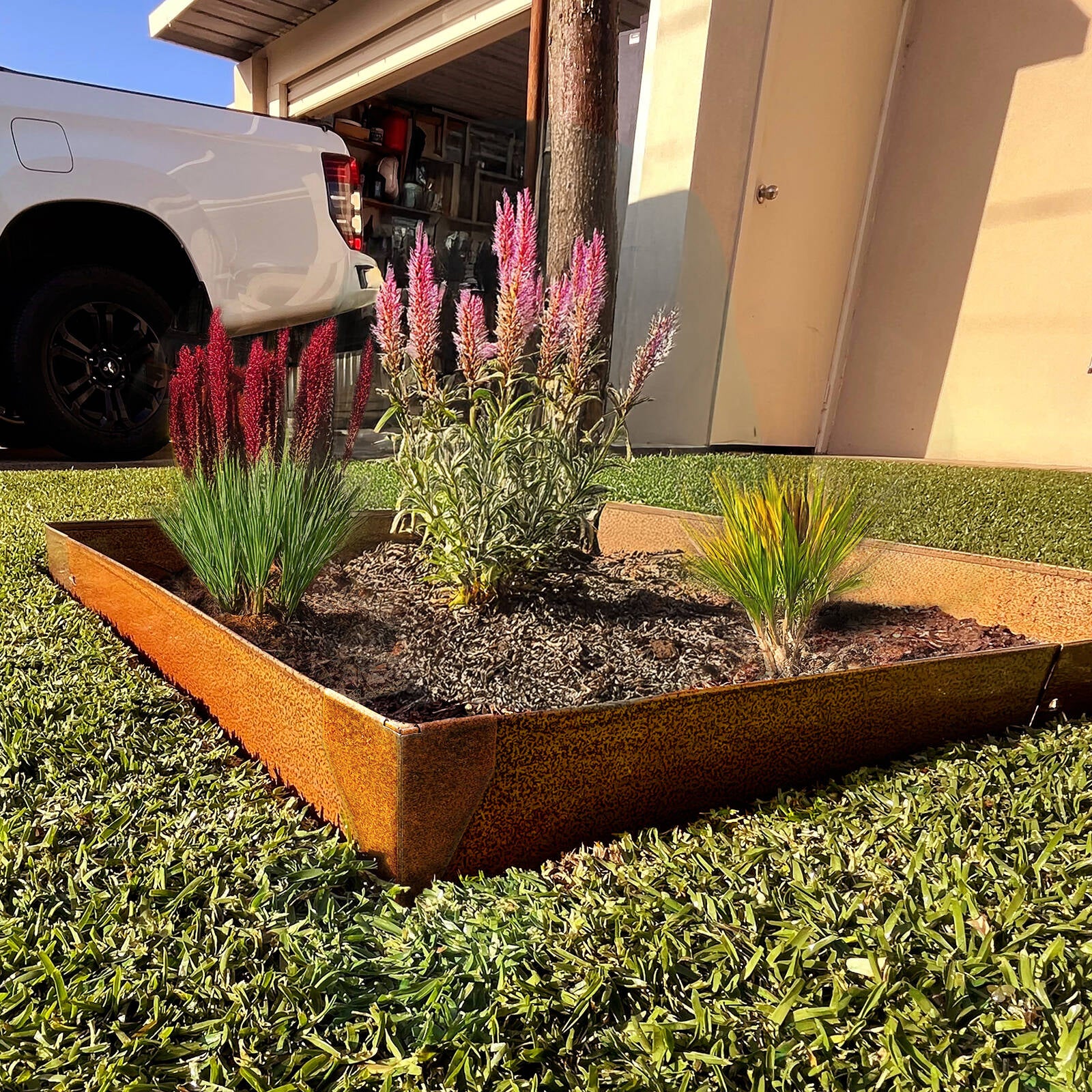 Jack 300mm Oxy Shield Garden Edging Corner Stake