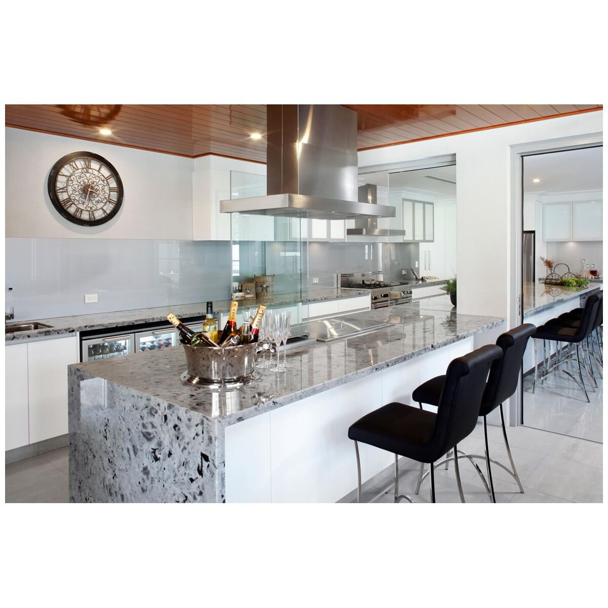 Schweigen 90cm Island Rangehood - 900m³/h, 5 Fan Speeds - Stainless Steel, LED Lighting - IS4110STPAK