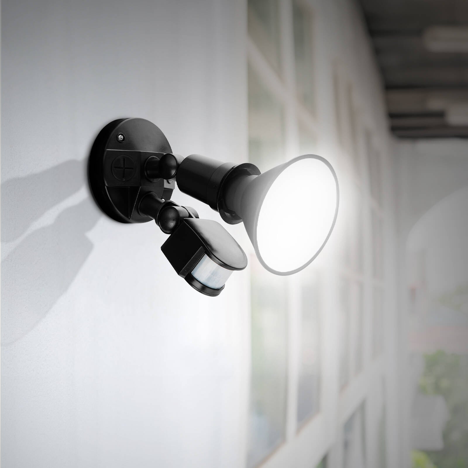 Arlec 15W LED Security Sensor Floodlight 1600lm Black IP44 MAL318RV
