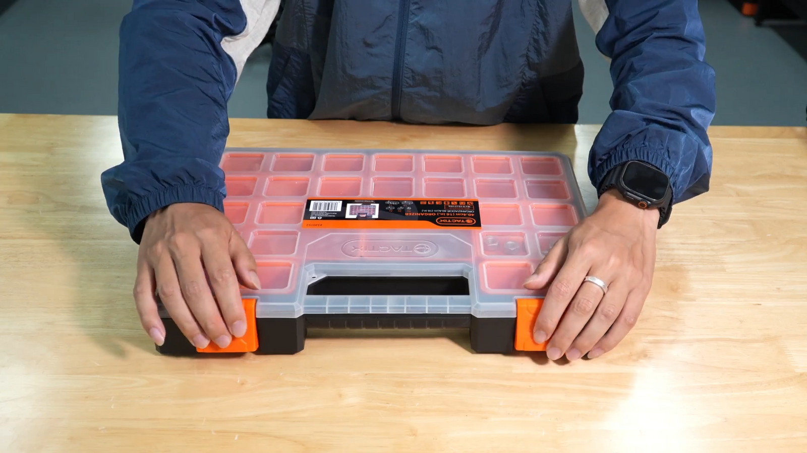 Tactix 405mm Organiser with 12 Removable Tubs, Black