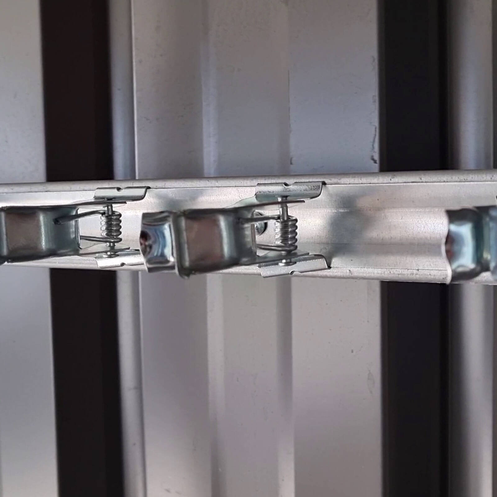 Everhang 425mm 5-Bar Broom Holder Zinc Plated Steel