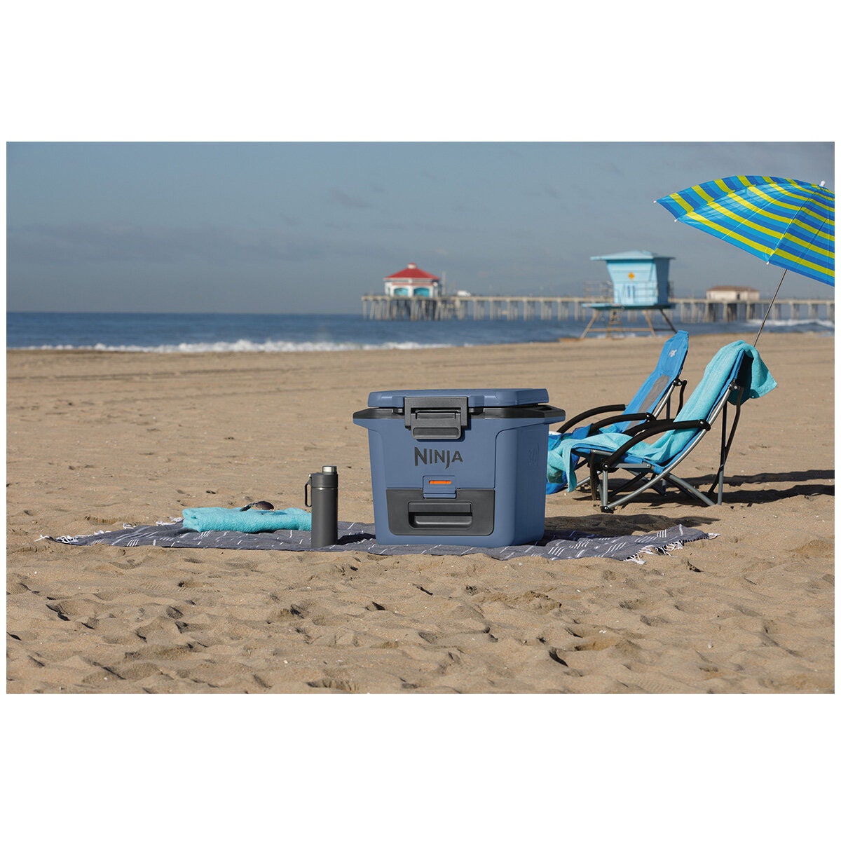 Ninja 28L FrostVault Hard Cooler with Dry Zone - Lakeshore Blue, Lockable Lid, Fits 48 Cans - FB131BL