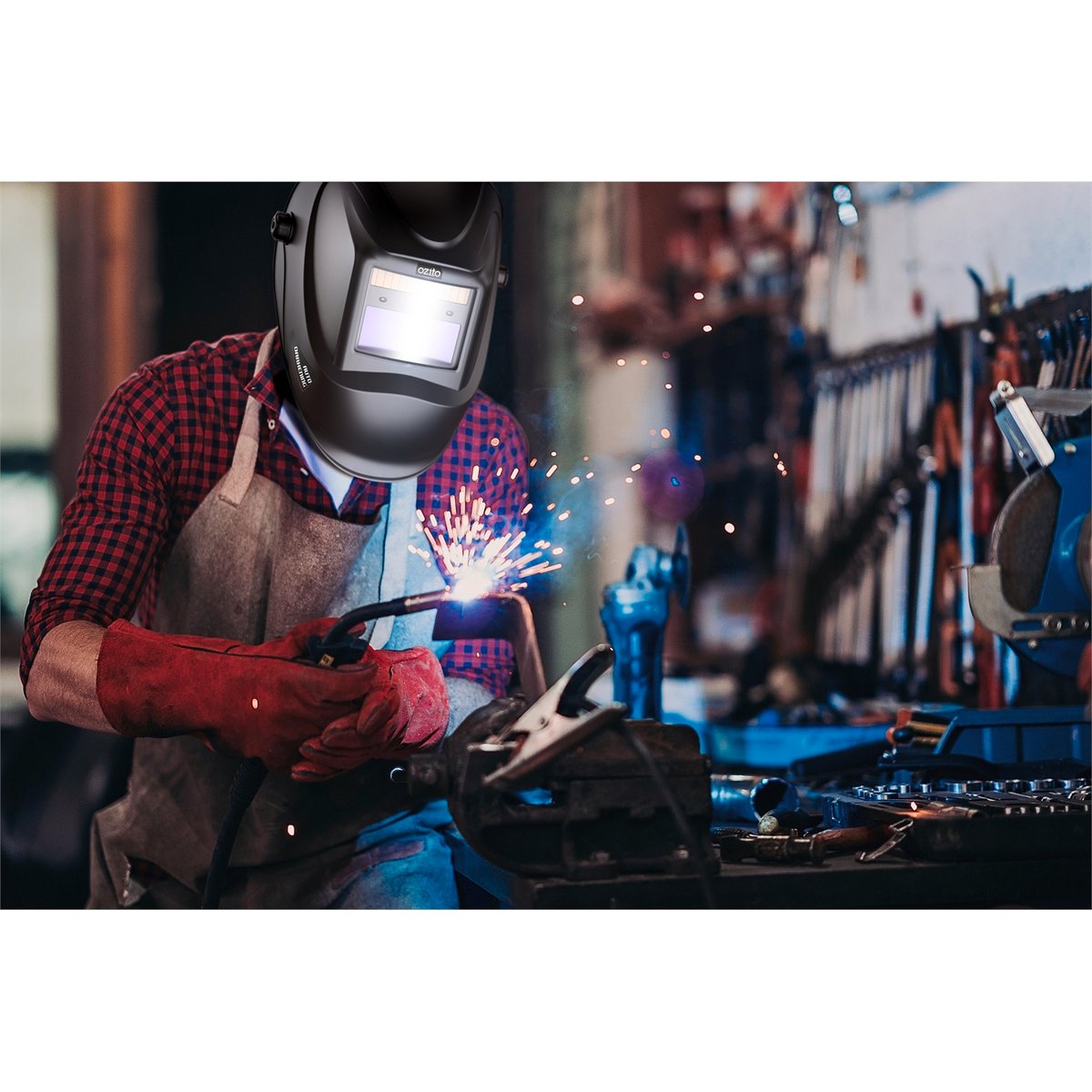 Ozito Fixed Shade 11 Auto Darkening Welding Helmet ADWH-011