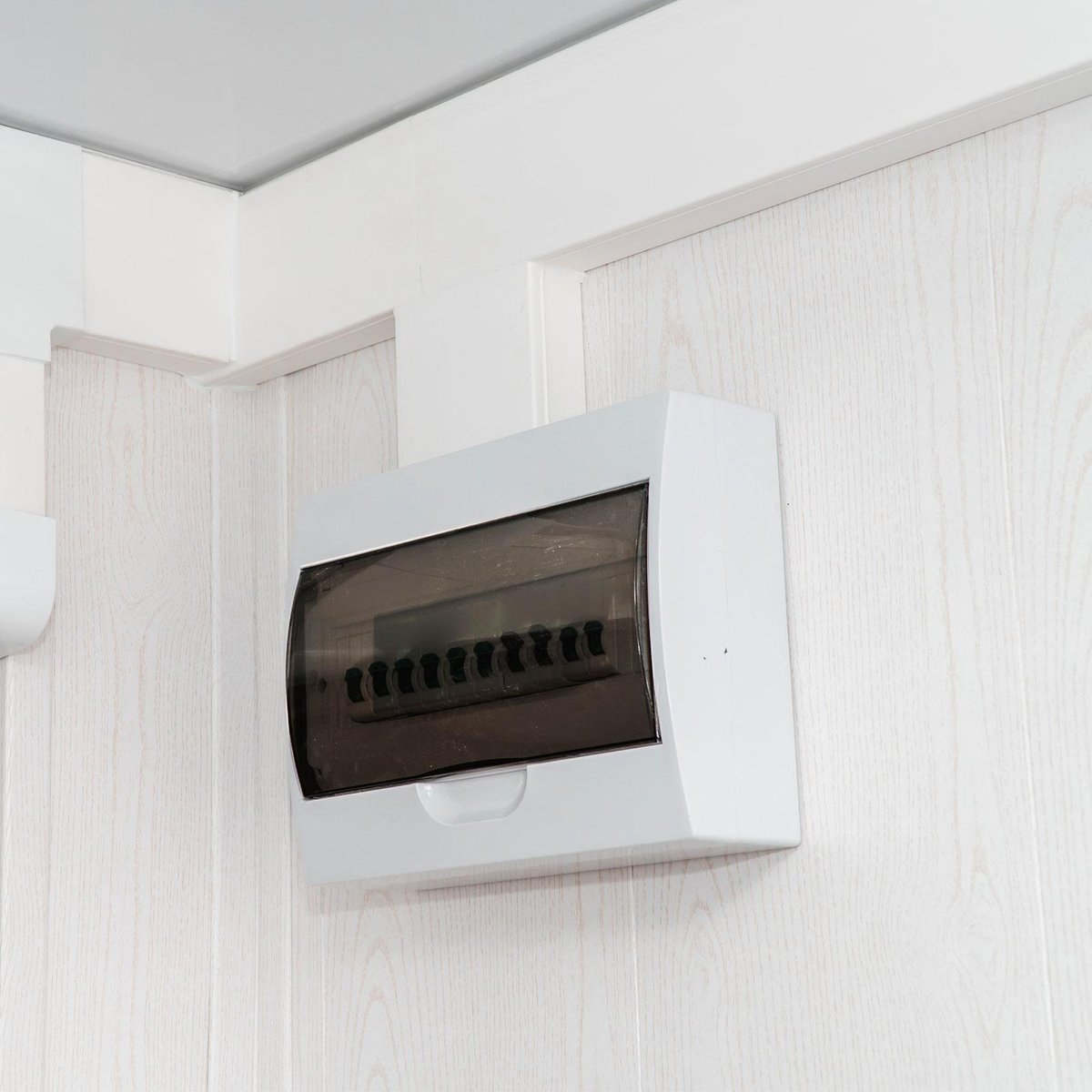 DETA 18 Module Surface Mounted Switchboard White ABS