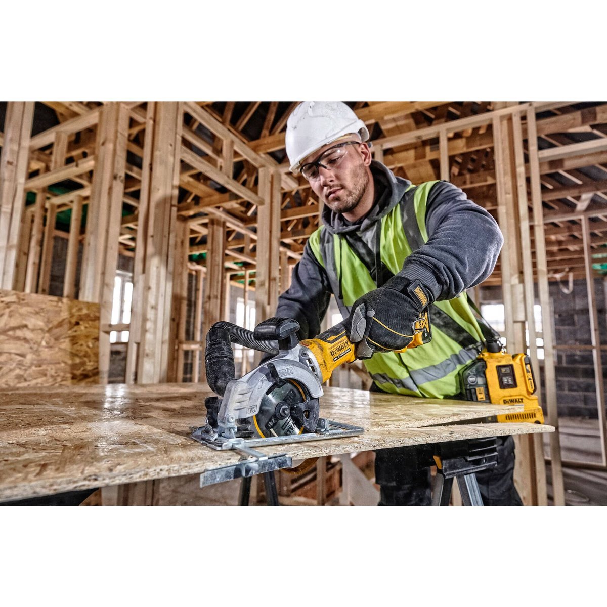 DeWALT 18V XR Li-Ion Brushless 115mm Circular Saw Skin Only DCS571N-XE