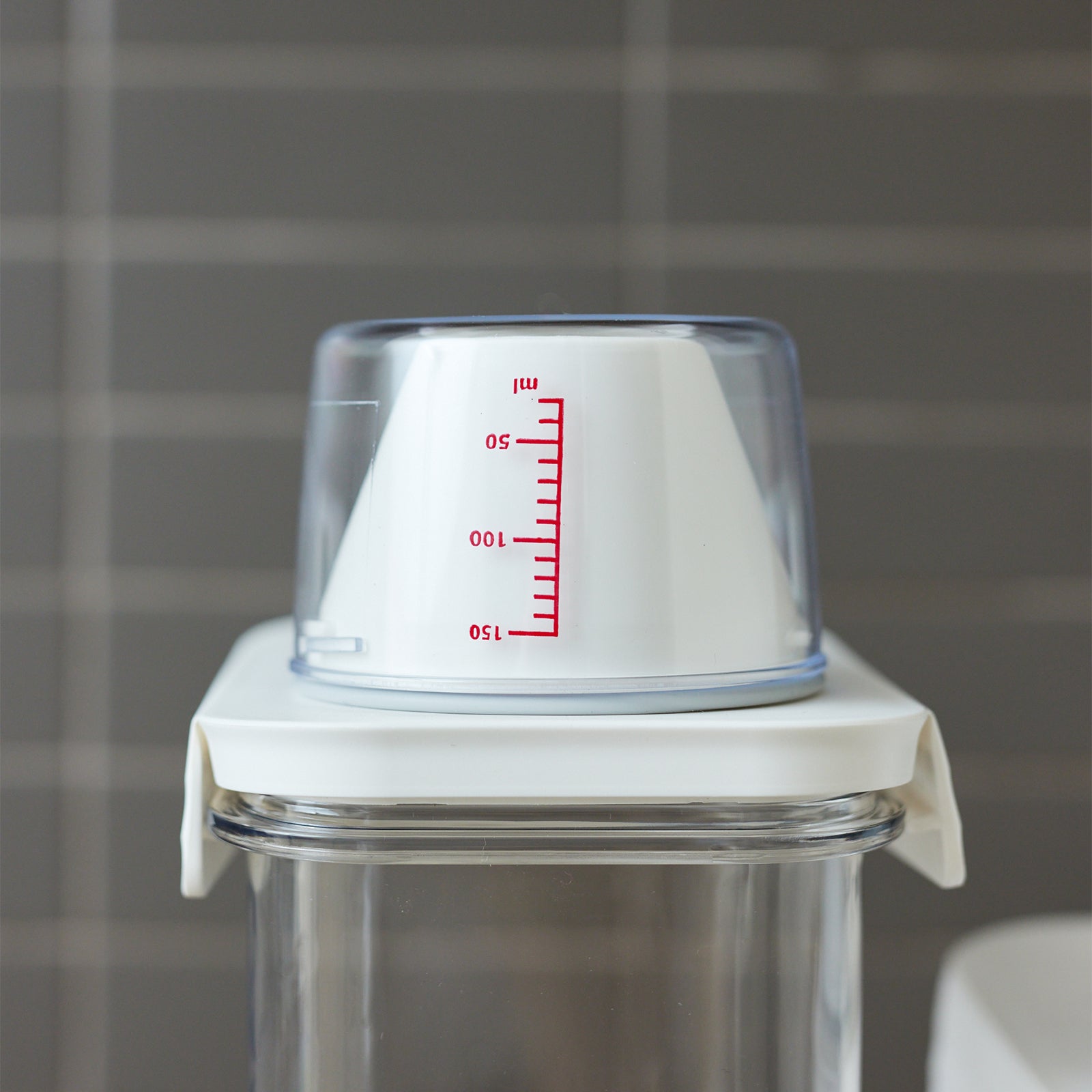 Boxsweden 1.1L Clear PET Crystal Laundry Container with Measuring Cup