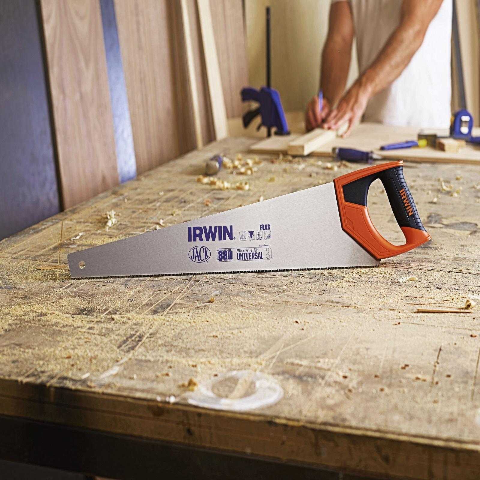 IRWIN Plus 880 Universal Handsaw 8 TPI Black Timber Cutting