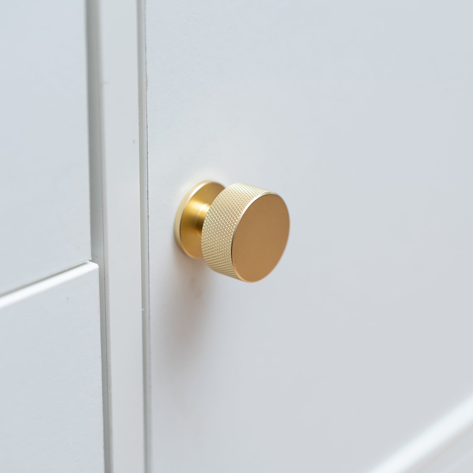 Taskmaster 32.5mm Knurled Brushed Brass Cabinet Knob 1 Pack