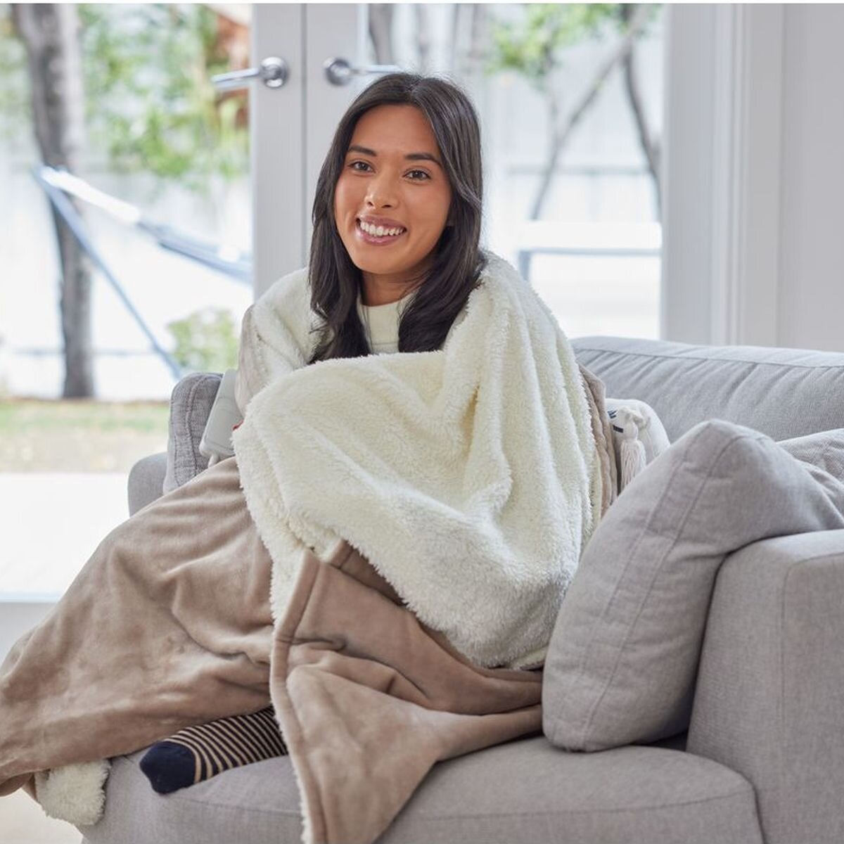 HoMedics Heated Throw Blanket 130x180cm - Fast Six-Minute Heat-Up, Soft-Touch Fabric, Cream - HTB-1000CE-AU