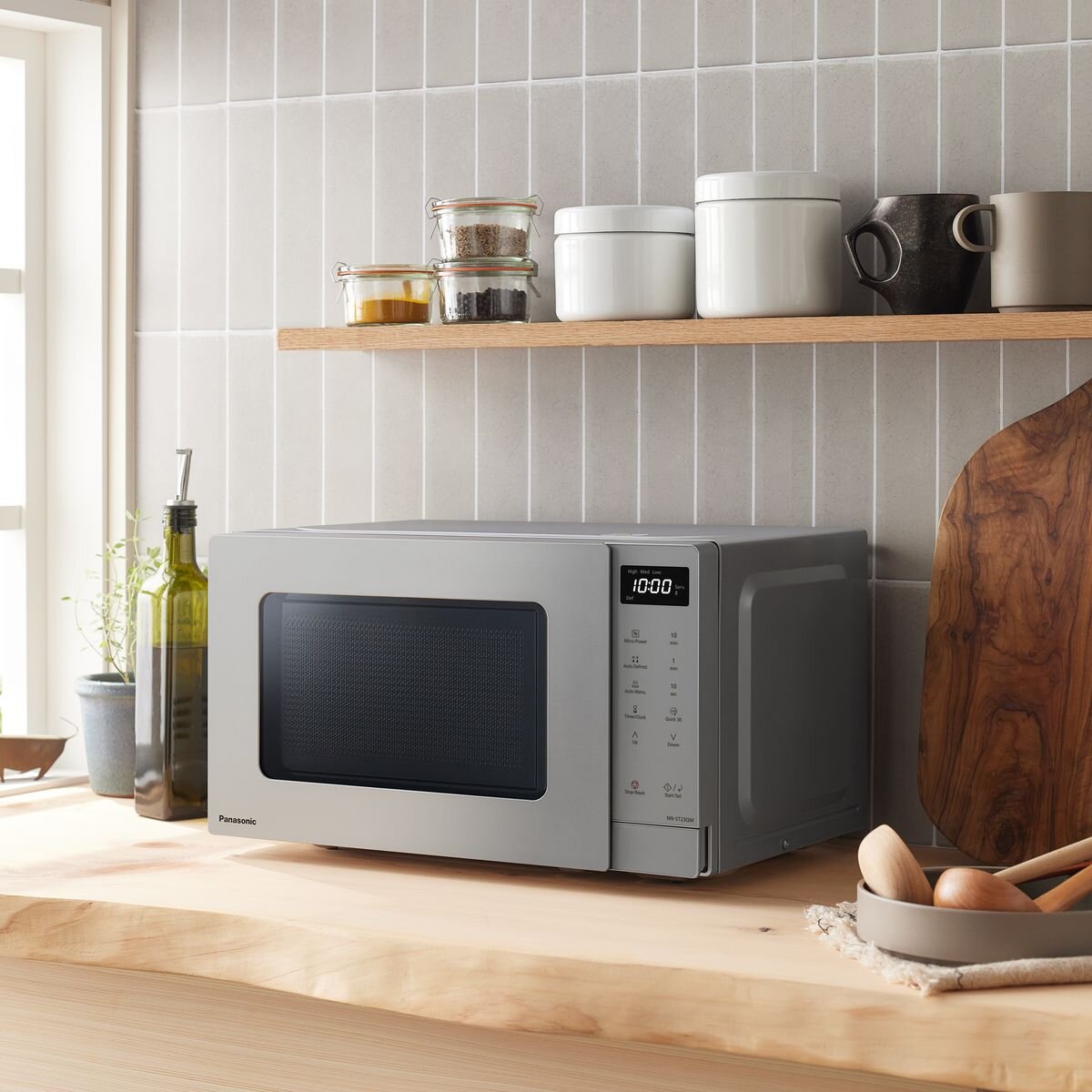 Panasonic 20L compact microwave oven - 800W, silver, 8 auto menus, auto defrost, Quick 30 - NN-ST23QMQPQ