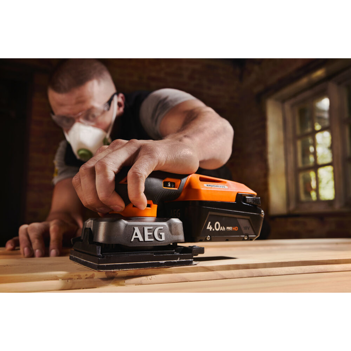 AEG 18V Sub Compact 1/4 Sheet Sander - Skin Only A18S14BL0