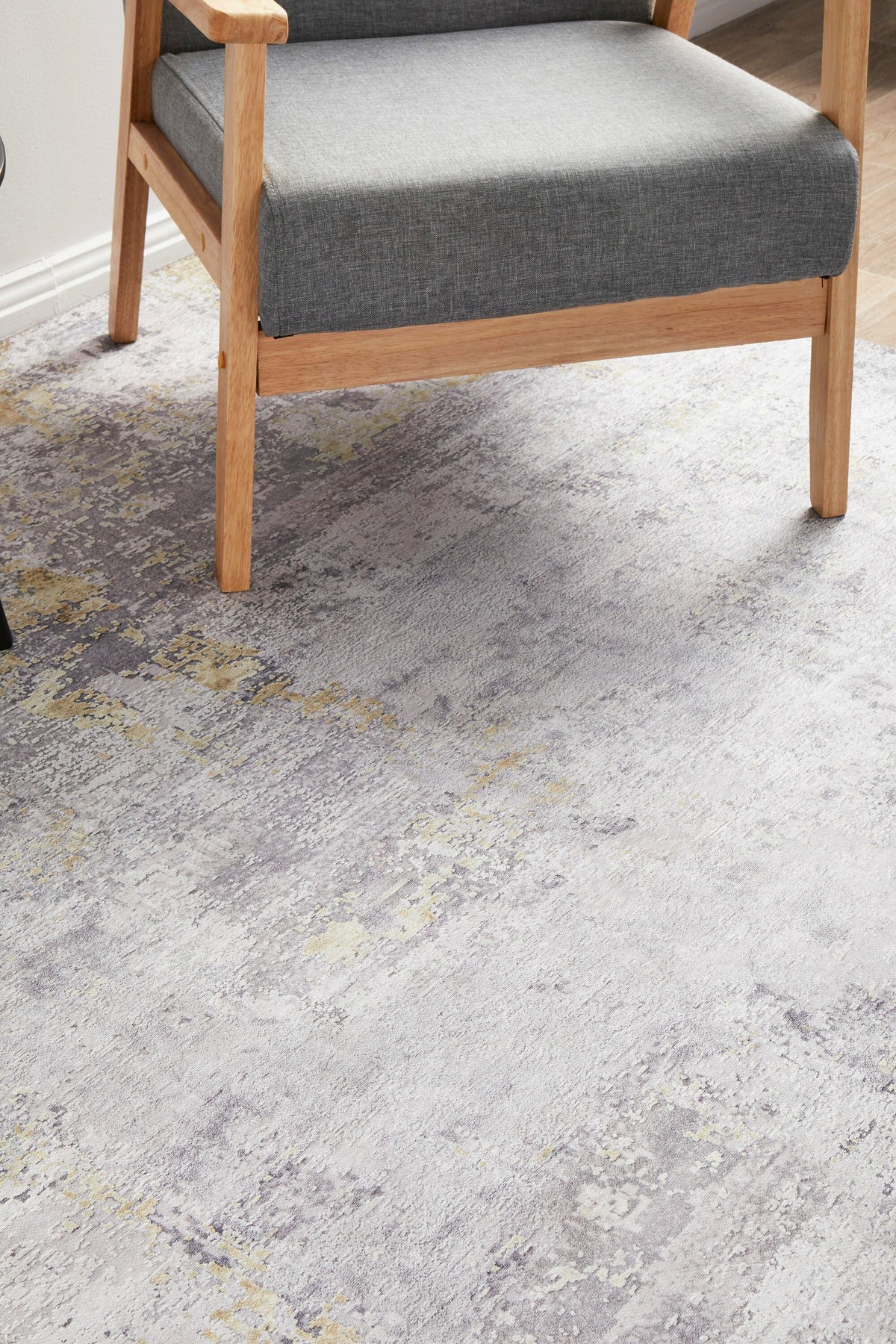 Rug Culture Illusions Medium Silver & Gold Polyester Rug 220x150cm - Power Loomed - ILU156GOLD220X150