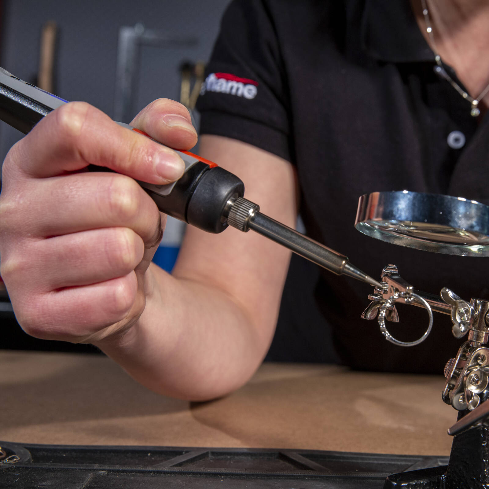 Tradeflame Helping Hand Soldering Stand, Cast Iron Base, 2x Magnifier