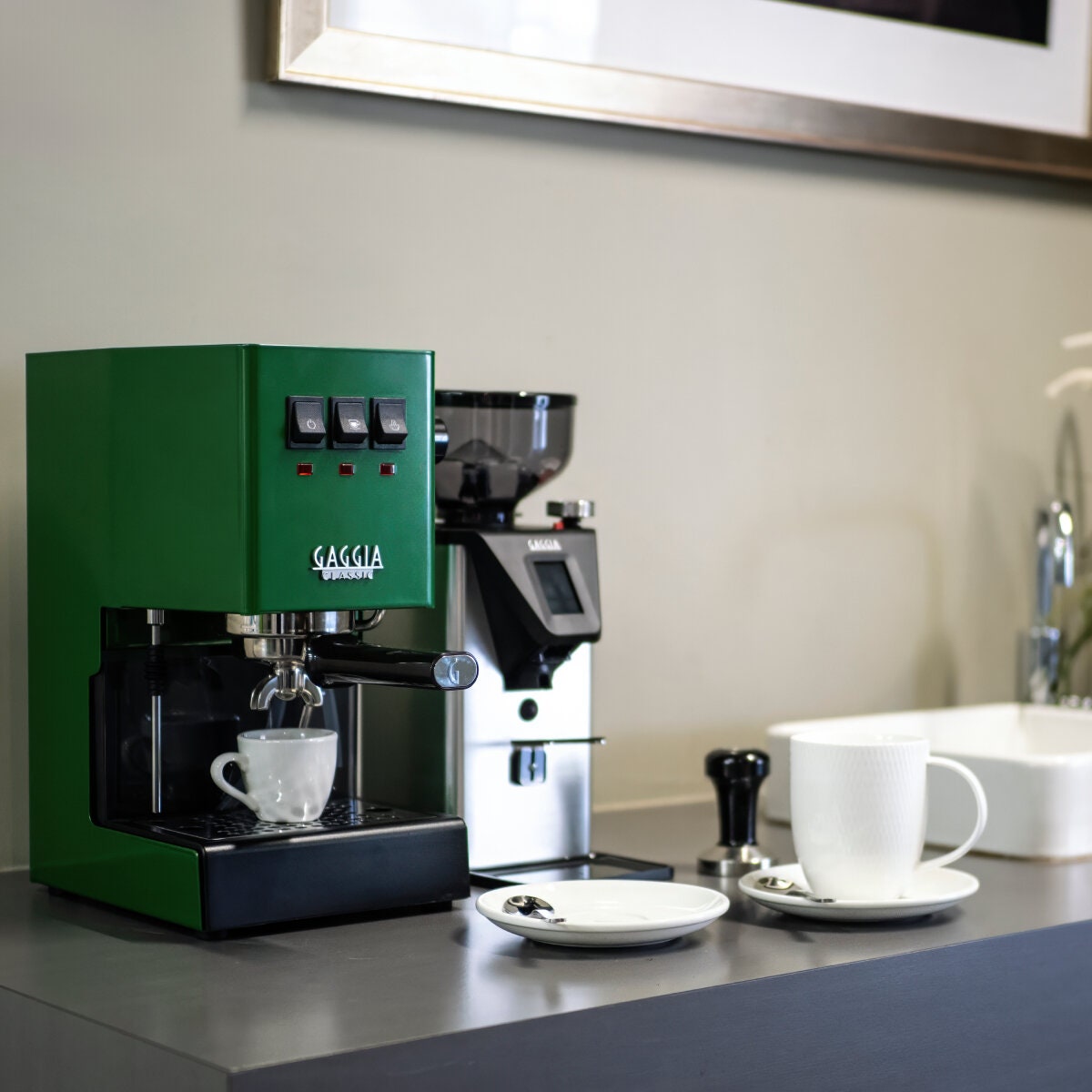 Gaggia Classic E24 Coffee Machine and MDF55 Grinder Bundle - Green - Doserless Grinding - DMGNCEVOGRNBUN