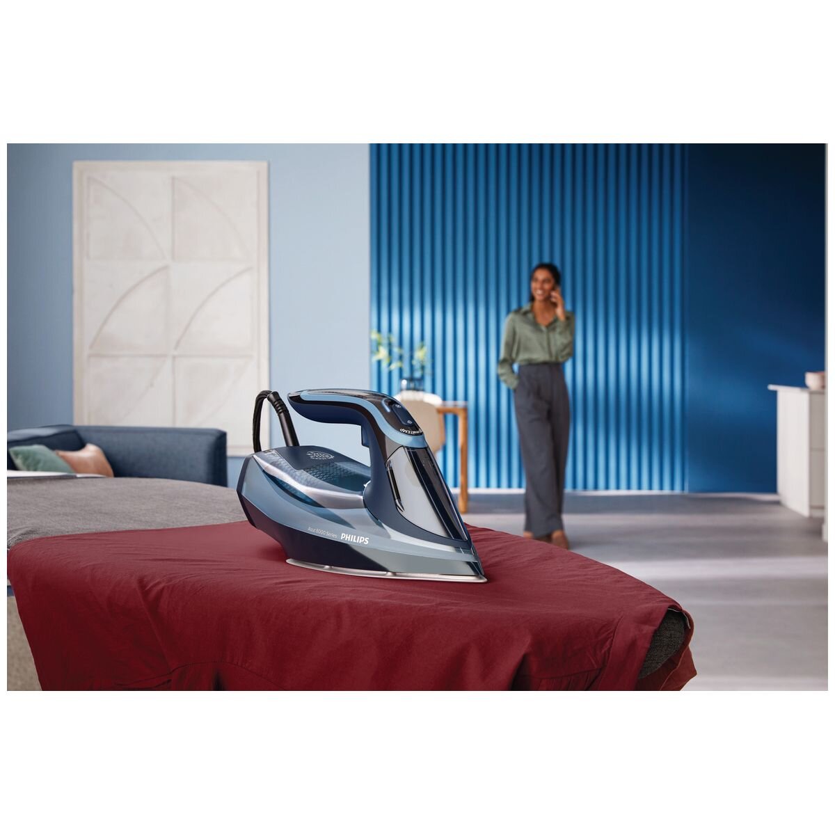 Philips Azur 8000 Series steam iron - 2400W, 240g steam boost, SteamGlide Elite soleplate - DST8020-20