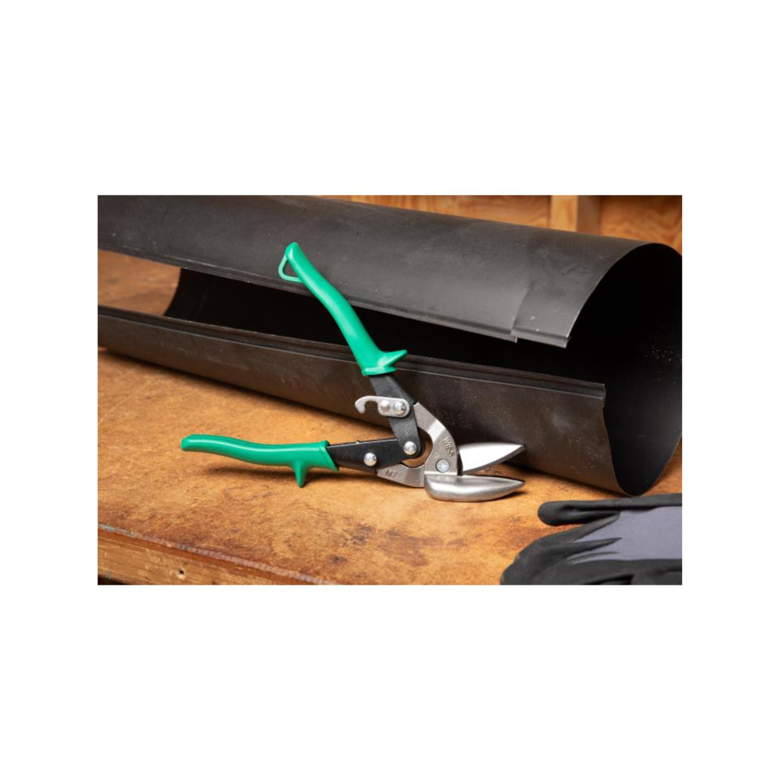 Crescent Wiss 235mm Offset Right Cut Aviation Snips with CNC-Serrated Blades