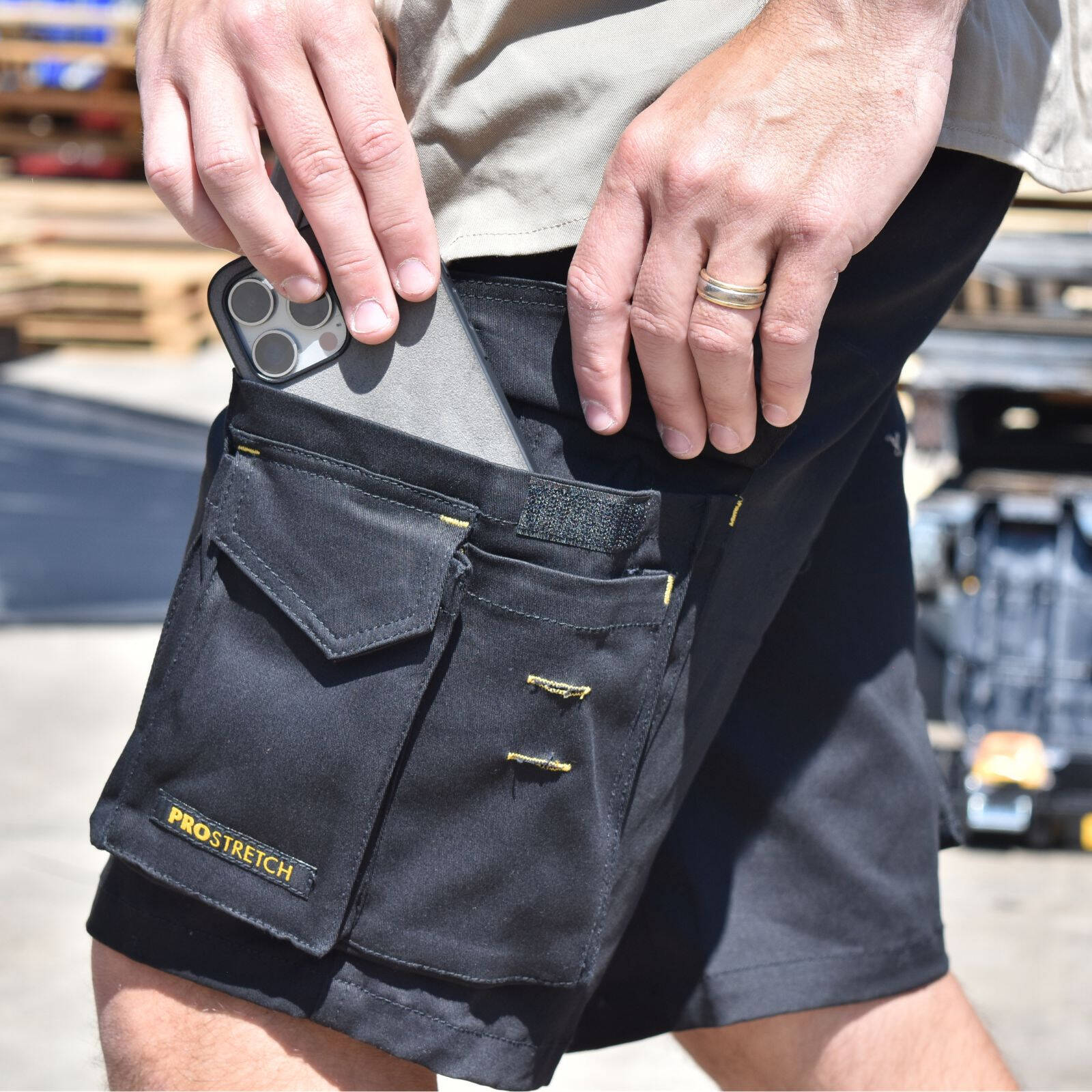 DEWALT Black Bennington PROStretch Shorts - Men's Size 38, Stretch Cotton