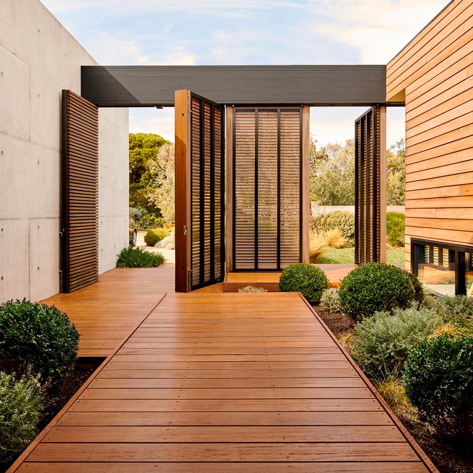 Intergrain 1L Jarrah UltraDeck Timber Decking Oil - Water Based, Splatter Resistant