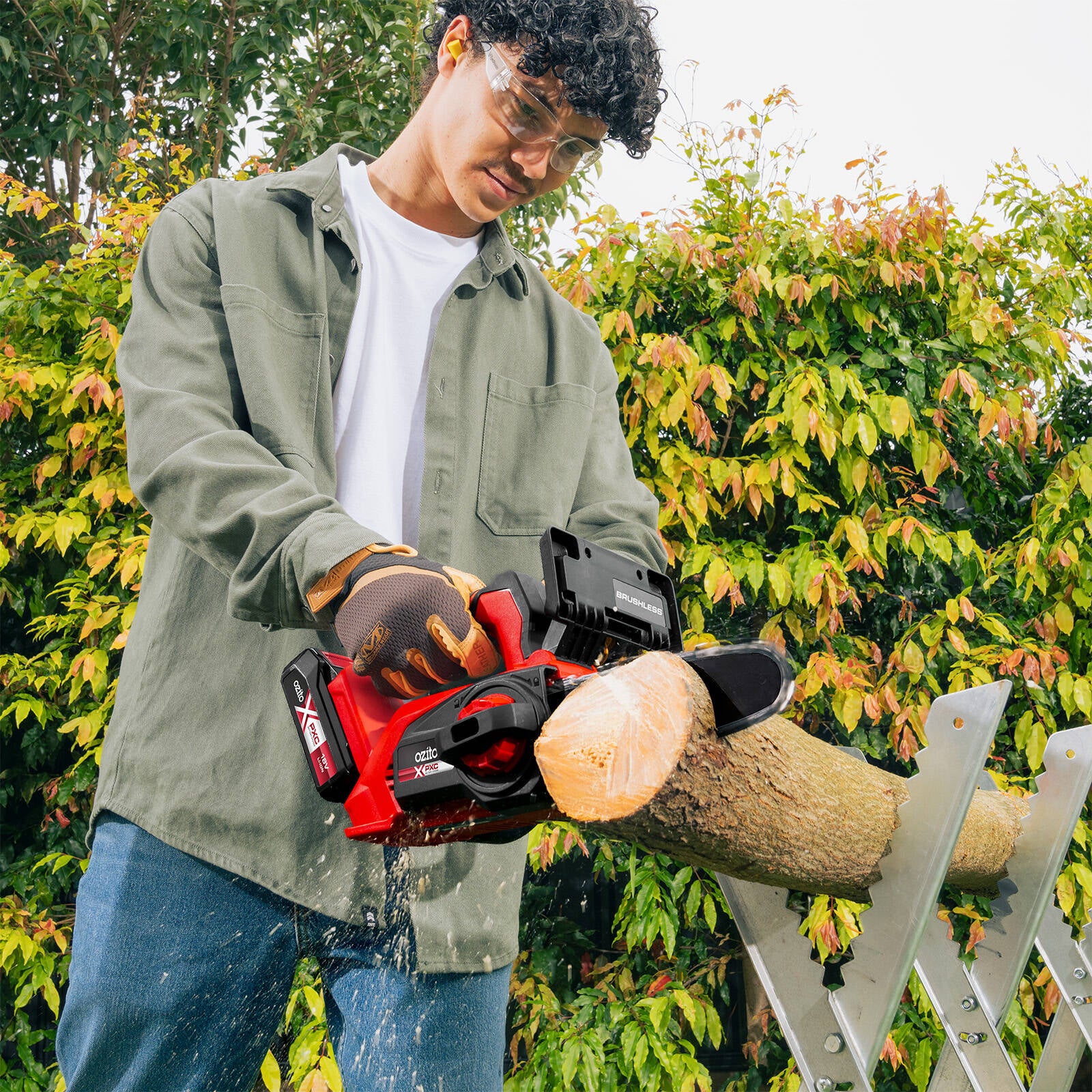 Ozito PXC 18V 200mm Brushless Top Handle Chainsaw 2.5Ah Kit PXTCSK-2520