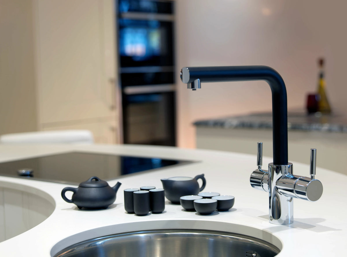 InSinkErator Multitap 3N1 L-shape steaming hot water tap - black and chrome, 2.5L NeoTank - 3003LB