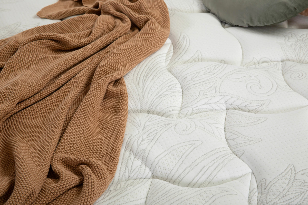 Sealy Posturepedic Laynee Flex Plush Super King Mattress - Titanium AlignSupport, Sense Material - 735614