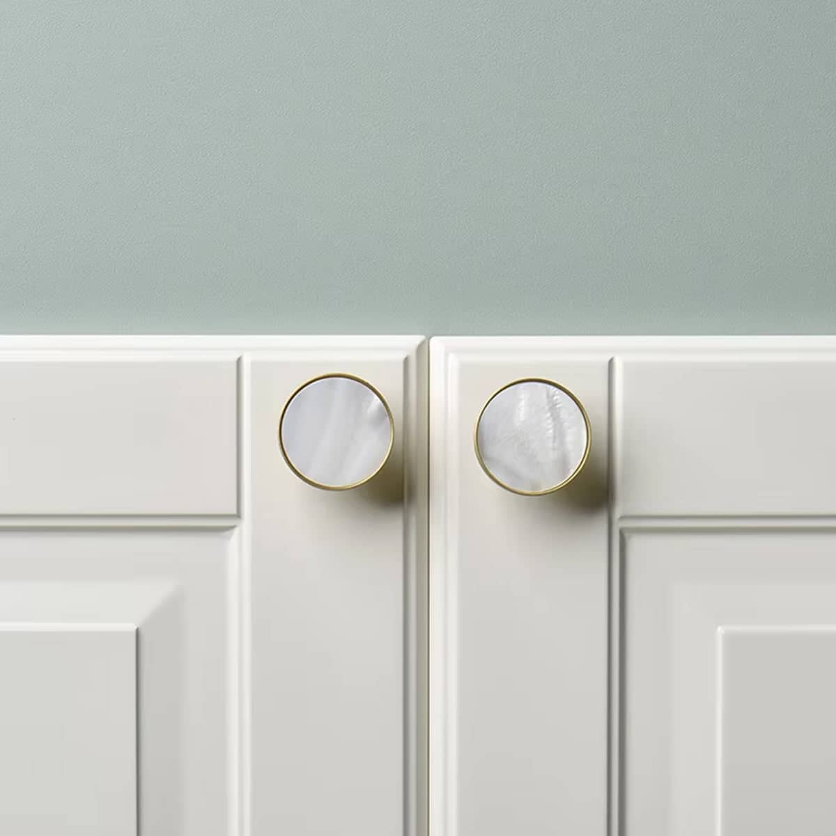 Single Hole Drawer Handle in Brass and Mother-Of-Pearl - Round - view 5