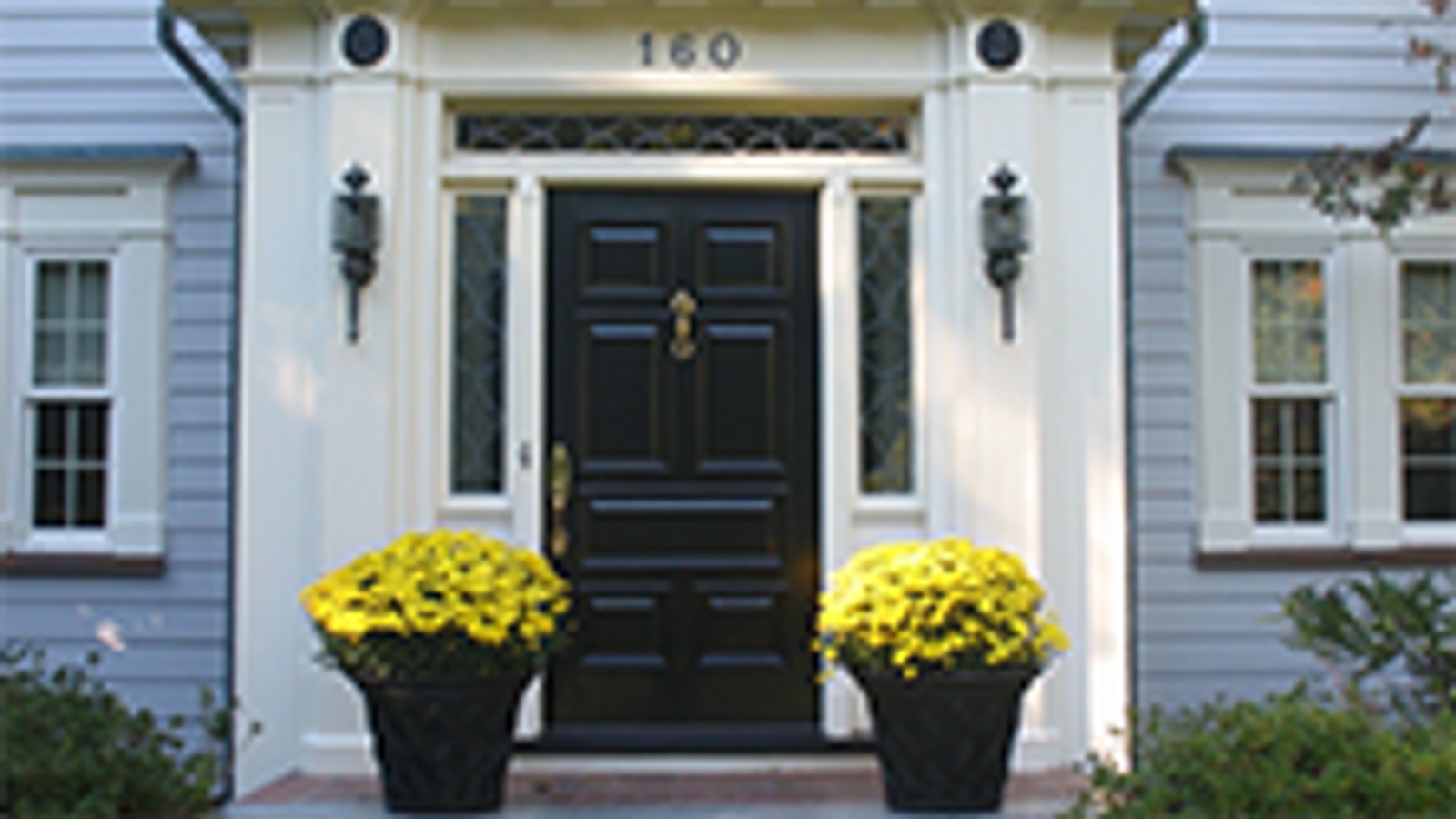 Taubmans 1L Black Gloss Oil Based Enamel Paint Doors Handrails