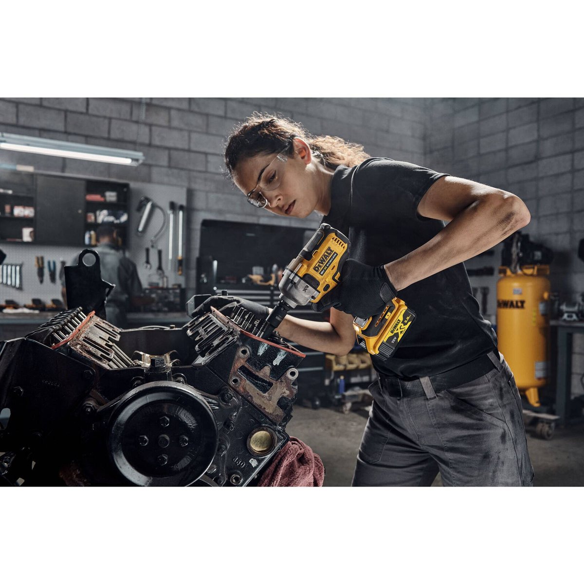 Dewalt 18V Cordless Brushless Torque Wrench 1/2" Detent Pin - 900mm x 214mm x 227mm - High Torque - SuperSaverAU - view 3