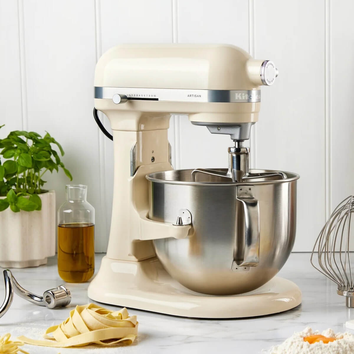 KitchenAid KSM70 Artisan stand mixer 6.6L - Almond Cream gloss, bowl-lift, 11 speeds - 5KSM70SHXAAC
