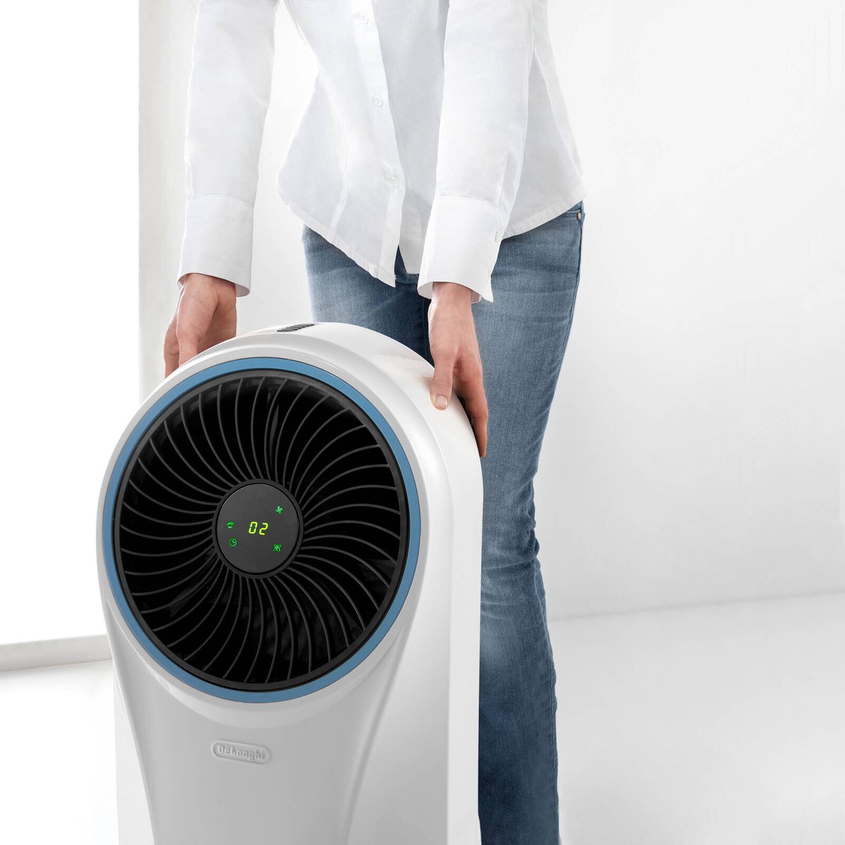 De'Longhi Evaporative Cooler - 4.5L - White - 6 Hours Cooling