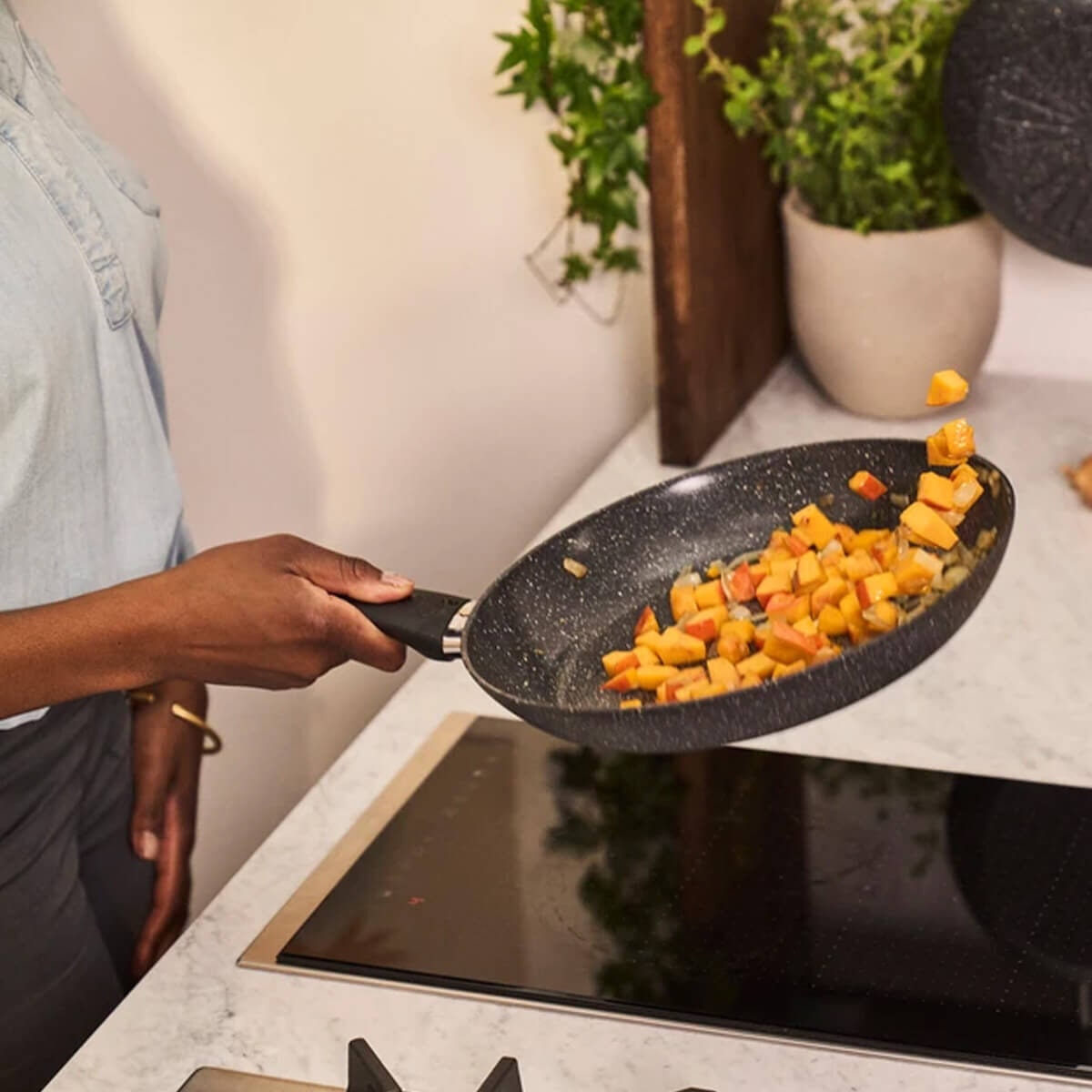 Ballarini 24cm Vipiteno Ceraforce Ceramic Fry Pan - PFAS-Free, Thermotion Heat Indicator - 67331