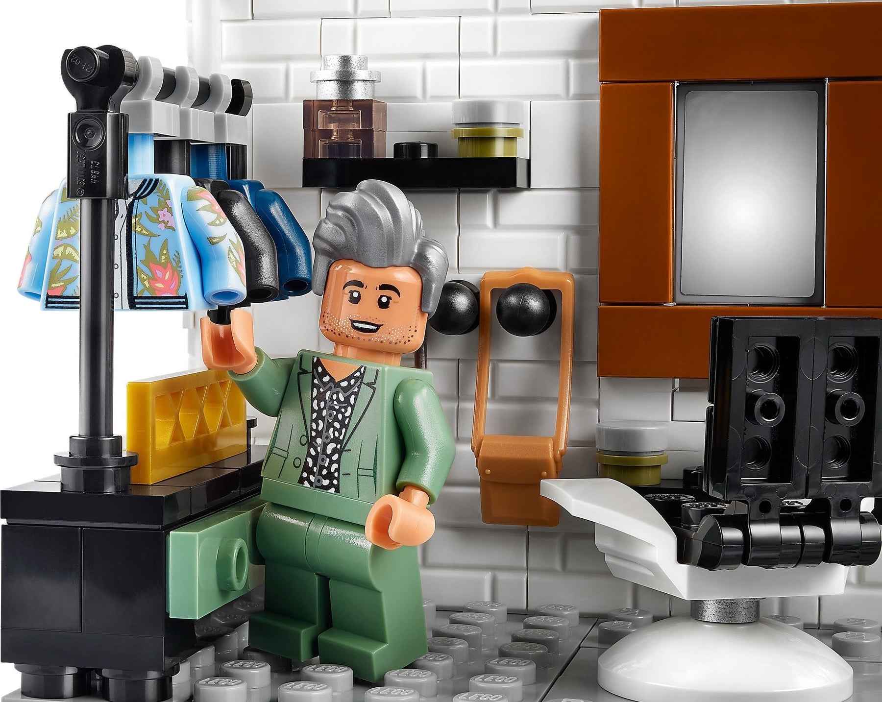 LEGO Creator Series 10291 The Fab 5 Loft- Auzzi Store