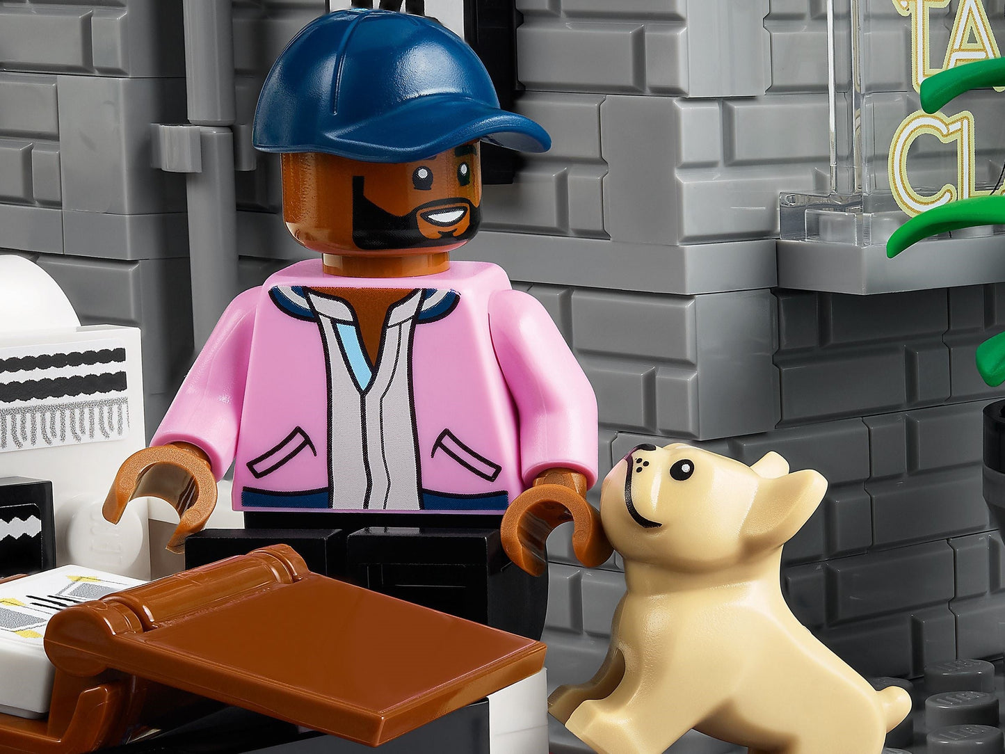 LEGO Creator Series 10291 The Fab 5 Loft- Auzzi Store