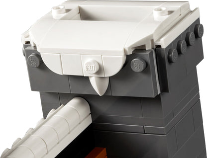 LEGO ICONS 10293 Winter Village Santa’s Visit