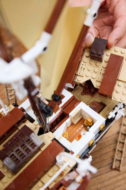 LEGO Icons 10335 The Endurance