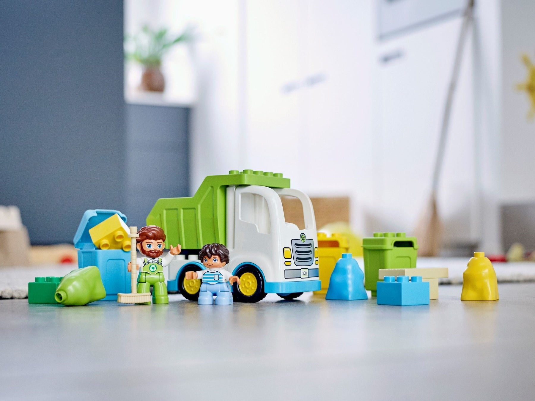 LEGO 10945 DUPLO Garbage Truck & Recycling Playset - SuperSaverAU - view 5