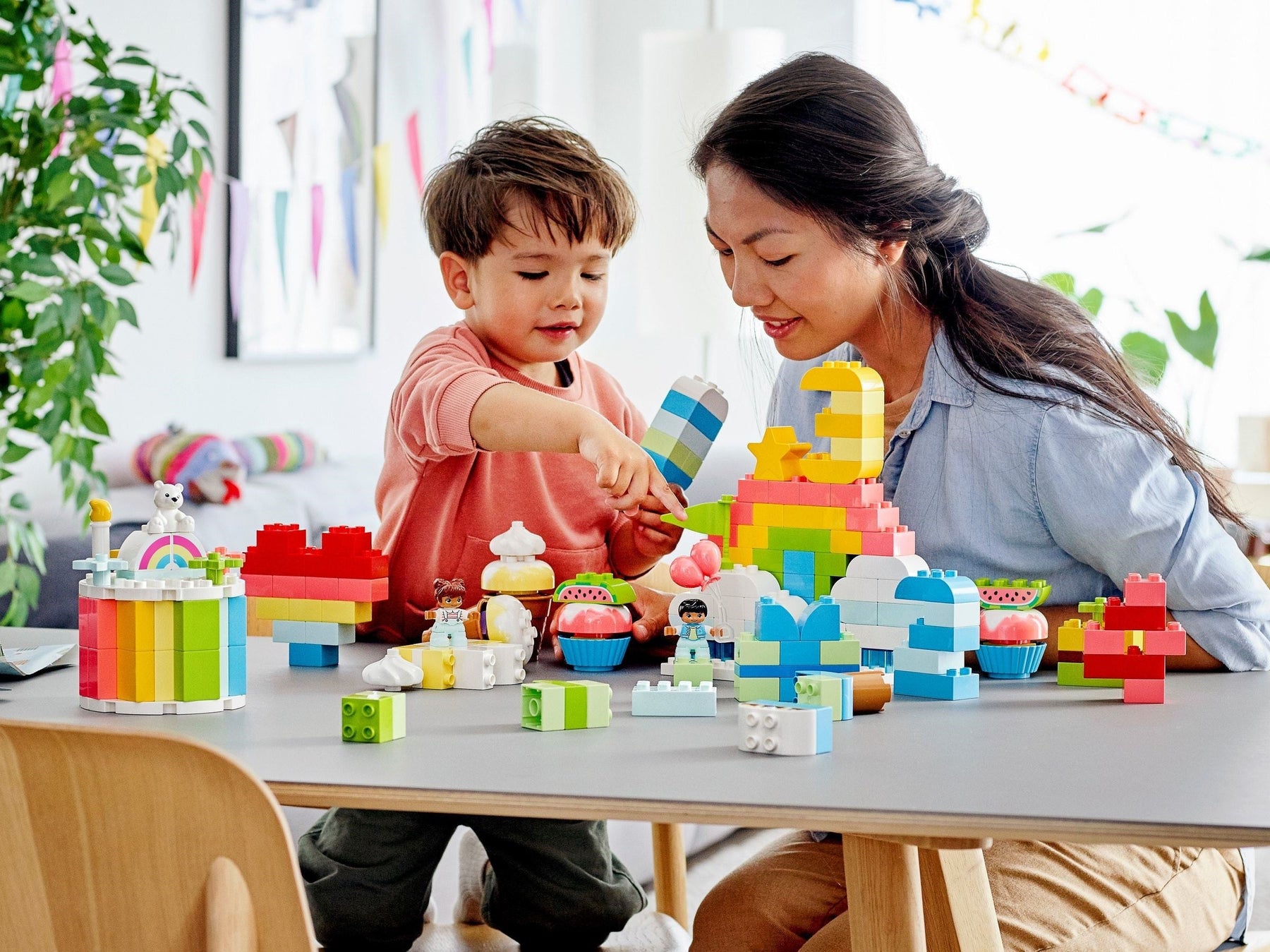 LEGO 10958 DUPLO Classic Creative Birthday Party Building Set - SuperSaverAU - view 4