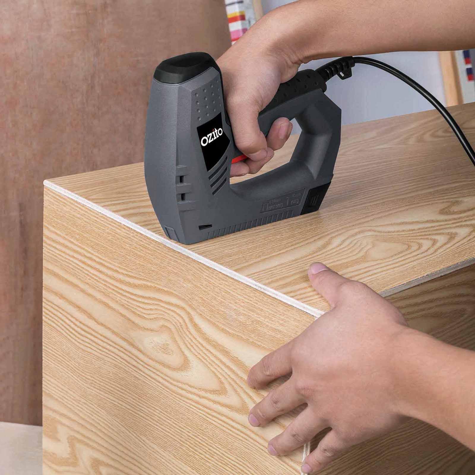 Ozito 240V Stapler Nail Gun SNG-2050, 8-14mm Staples, Strip Feed