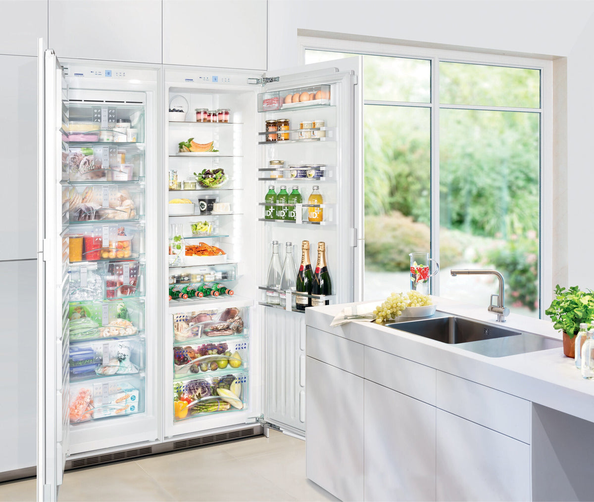 Liebherr 344L Integrated Upright Fridge - 3 BioFresh Telescopic Drawers, 4 Star Energy Rating - SIKB3550RH