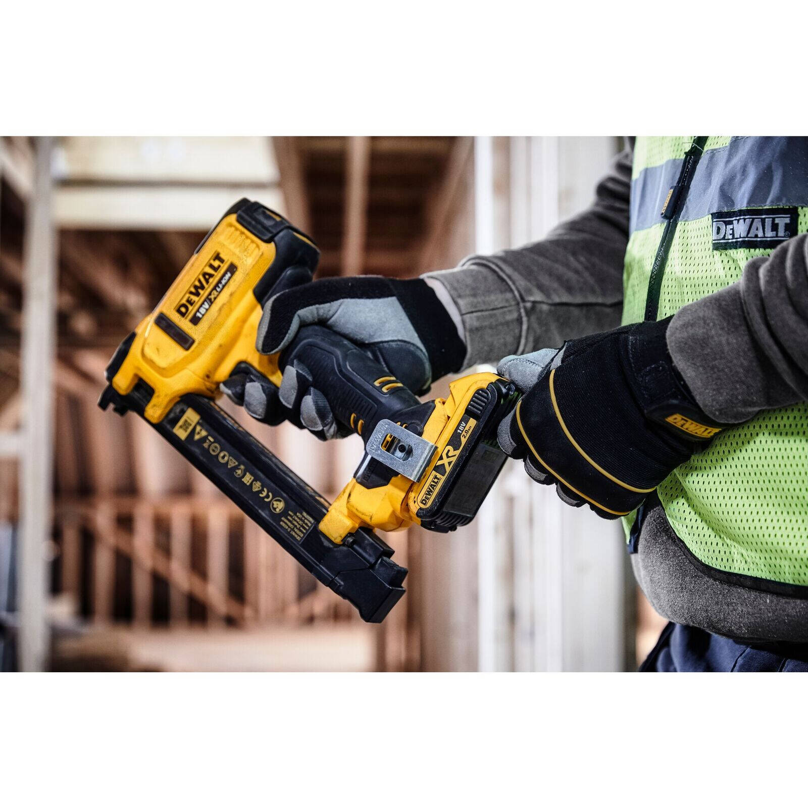 DeWALT 18V XR Electricians Stapler Cordless Bare Unit DCN701N-XJ